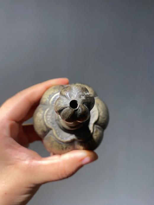 青铜鎏银錾花瓜棱直颈净水瓶，顺丰包邮 商品图4