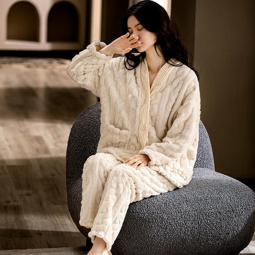 新款睡衣女秋冬款珊瑚绒加厚家居服春秋季女士可外穿套装 商品图3