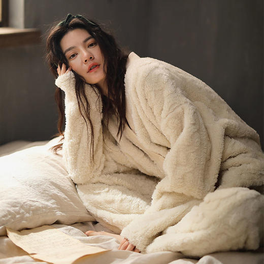 新款睡衣女秋冬款珊瑚绒加厚家居服春秋季女士可外穿套装 商品图0