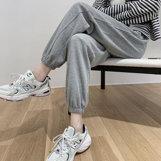 【潮搭圣品】华夫格慢跑加大码灰色运动裤宽松显瘦系绳直筒休闲裤女秋冬束脚卫裤 商品图5
