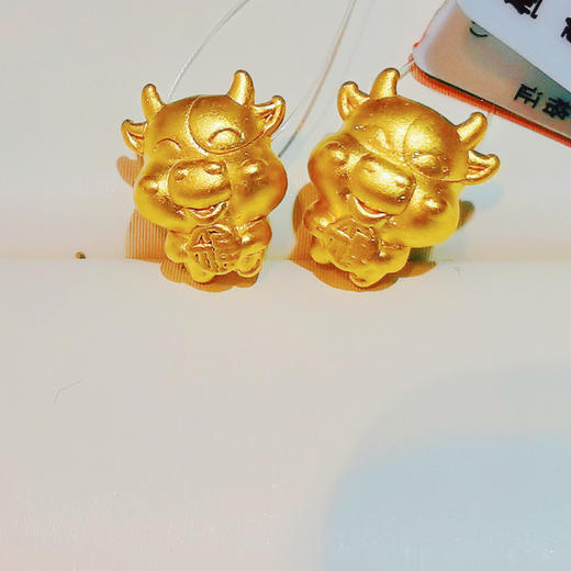 百货世界-老凤祥好运福牌小金牛 商品图0