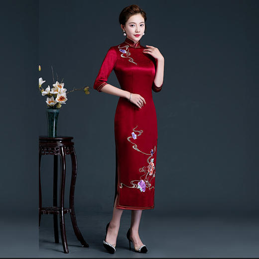 上海旗袍厂LHS-20521刺绣喜婆婆婚宴装旗袍 大码长袖连衣裙婚礼妈妈礼服 洋气秋季 商品图4