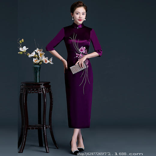 上海旗袍厂LHS-20254婚宴礼服 刺绣喜婆婆结婚大码改良旗袍 年轻款 商品图2