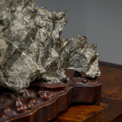清代 英石山子文房赏石（红木座） 商品图2