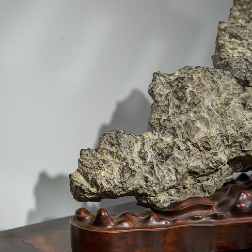 清代 英石山子文房赏石（红木座） 商品图4