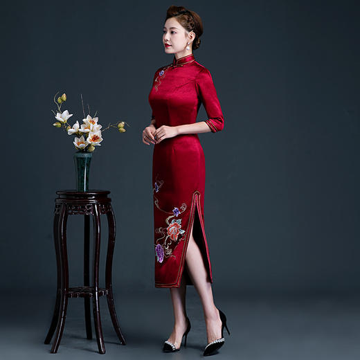 上海旗袍厂LHS-20521刺绣喜婆婆婚宴装旗袍 大码长袖连衣裙婚礼妈妈礼服 洋气秋季 商品图1