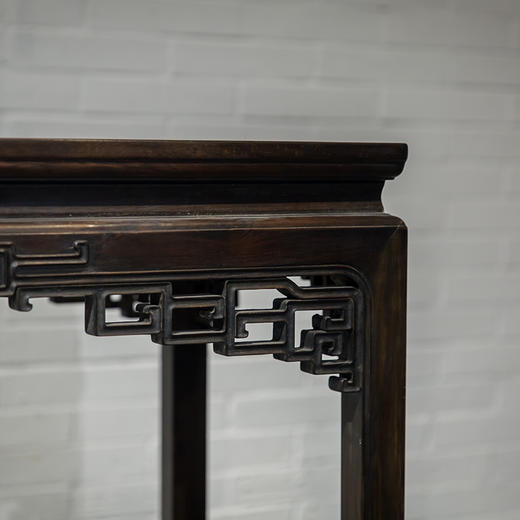 清代 红木束腰马蹄腿回纹条桌 商品图3