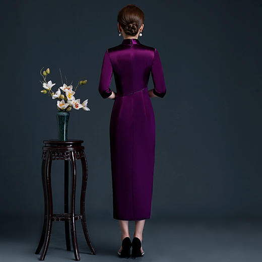 上海旗袍厂LHS-20254婚宴礼服 刺绣喜婆婆结婚大码改良旗袍 年轻款 商品图5
