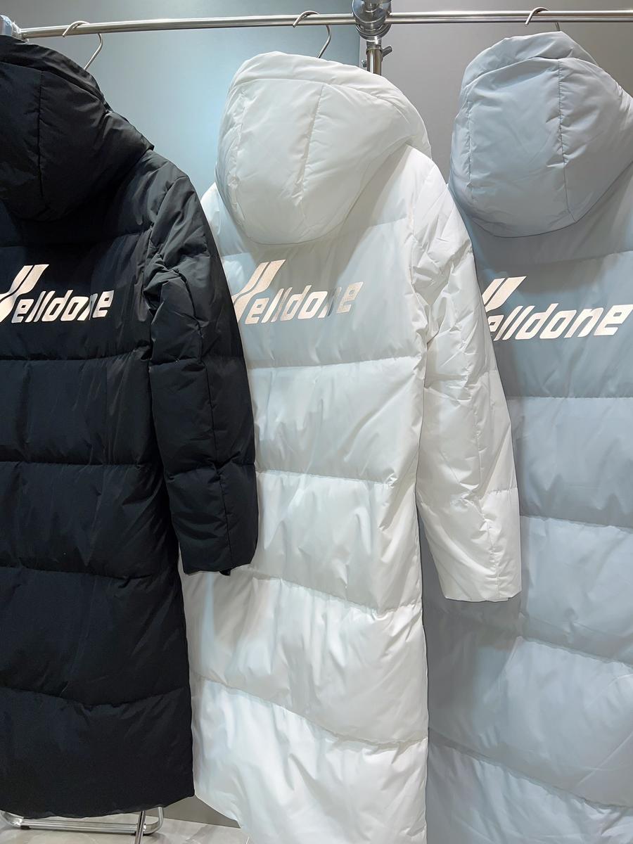 点此购买 welldone男女三色连帽长款羽绒服 xz198488