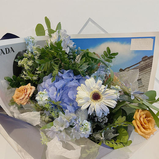 Prada 系列  蓝色焦糖拿铁 · 花束 商品图1