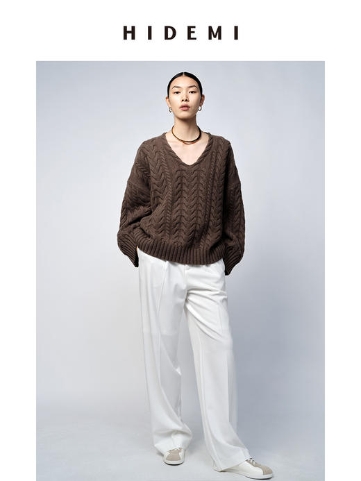 HIDEMI 美利奴羊毛系列巧克力棕绞花粗针厚款V领大毛衣 商品图3