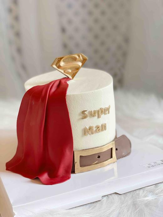 超人蛋糕，世间没有超人，却有超级爱你的人，翻糖+巧克力装饰超人蛋糕，全部可食用，提前48小时预订，可搭配杯子蛋糕配套 商品图3