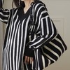 黑白条纹中号包 商品缩略图0