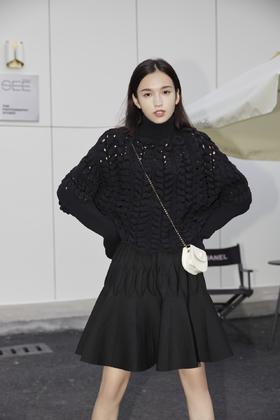 骨架蝙蝠针织衫