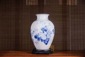 徐国琴：青花花开富贵赏瓶