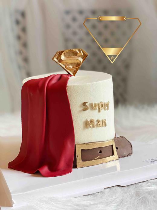 超人蛋糕，世间没有超人，却有超级爱你的人，翻糖+巧克力装饰超人蛋糕，全部可食用，提前48小时预订，可搭配杯子蛋糕配套 商品图0