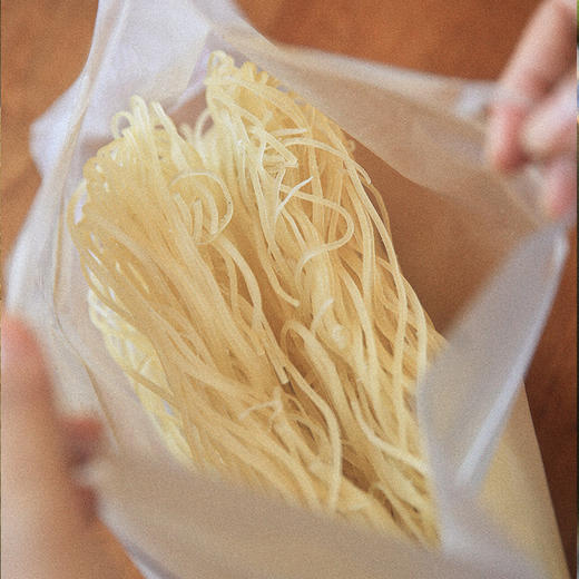 浔隐山 葛根粉丝 徽州野生葛根制 0脂细厥根蕨根粉凉拌葛根酸辣非土豆宽川粉丝粉条 250g/袋 商品图4