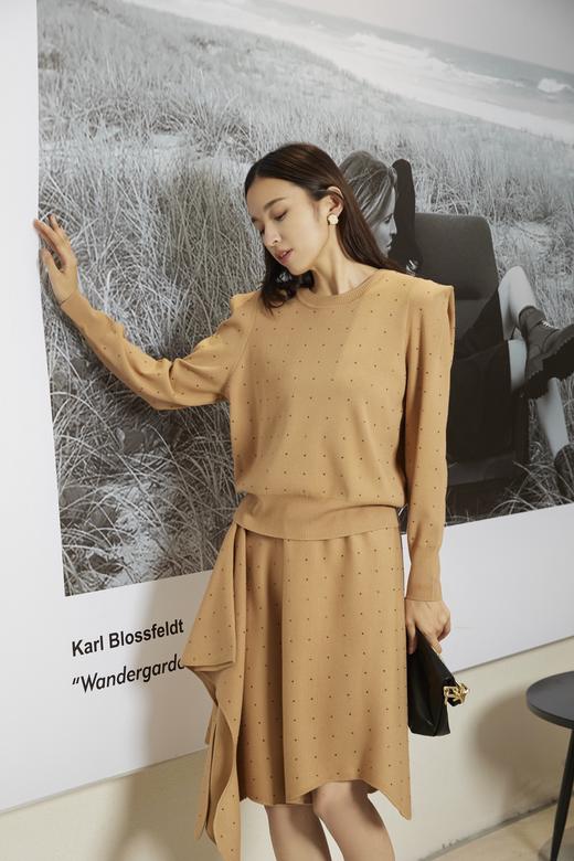 驼色方格烫钻针织套装 商品图5