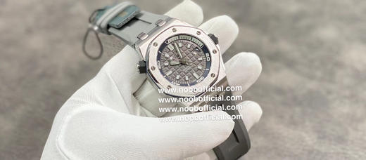 新款亮相  倾情致敬
ZF一丝不苟的精湛工艺 专注于爱彼潜水表——新款爱彼15720！腕表尺寸42mmX14.2！
1:表壳采用精钢表壳，搭配防眩光处理蓝宝石水晶玻璃表镜和表底，黑色陶瓷旋入式表冠 商品图8