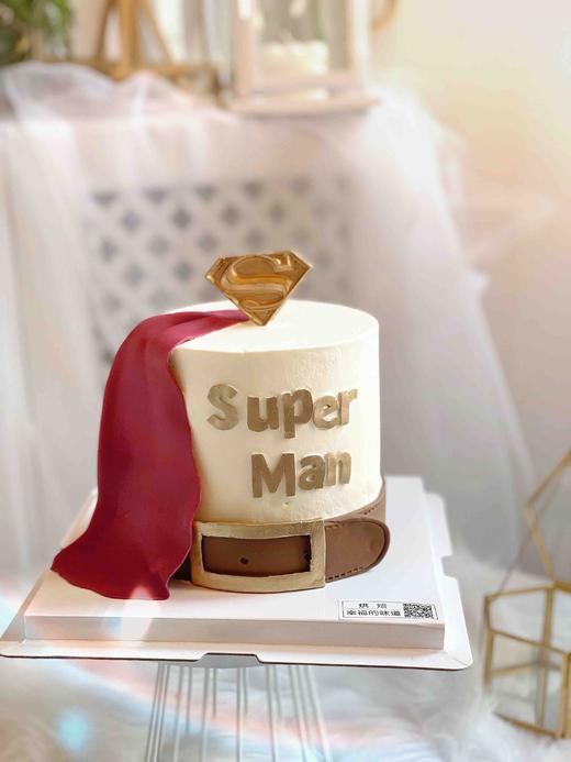 超人蛋糕，世间没有超人，却有超级爱你的人，翻糖+巧克力装饰超人蛋糕，全部可食用，提前48小时预订，可搭配杯子蛋糕配套 商品图1