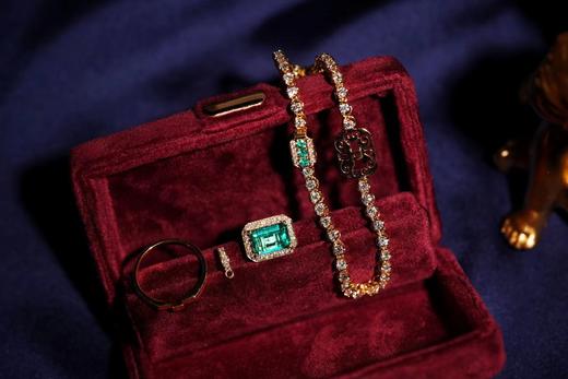 【喆】【藏宝阁镇宅之作】祖母绿手链/吊坠/戒指（2.31克拉） 商品图0