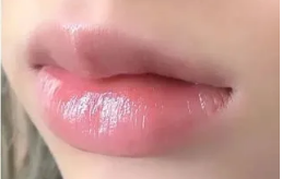  变态到可以吃的变色唇膏？！1秒润唇提气色，孕妇都可用！ 