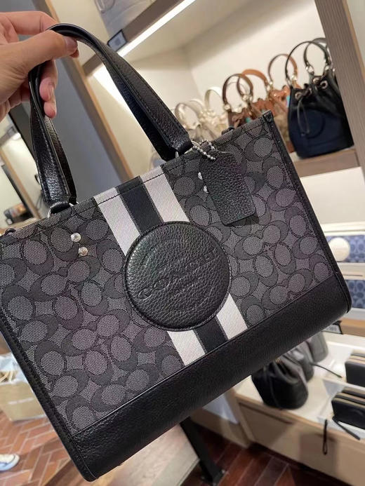 黑色也好好看啊🤩🖤Coach新款[嘿哈]黑牛仔老花横版 DEMPSEY 托特包 商品图3