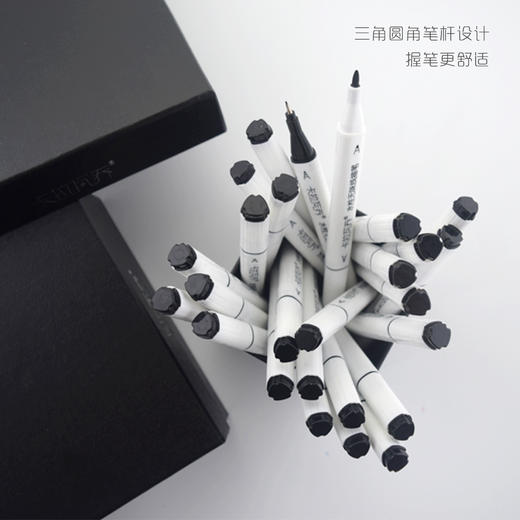 新款卡拉瓦乔勾线笔 商品图0