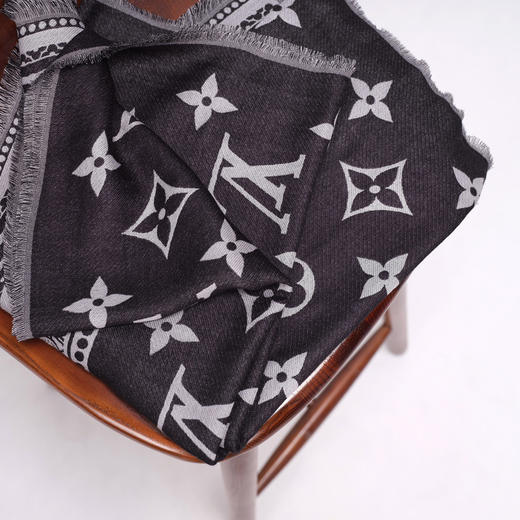 价值5850 同步柜台境外货 驴牌双面经典真丝羊绒围巾大披肩 双面双色 z 新同步 牛货 商品图7