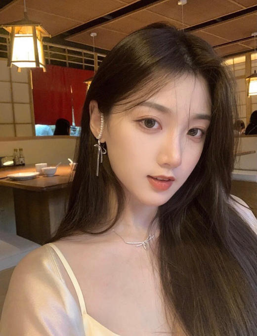 价值1390 HF何&方贝珠蝴蝶结耳环 反向耳挂（单只右耳）简约小众耳坠耳扣耳饰品 气质拿捏得死死的 与众不同 商品图4