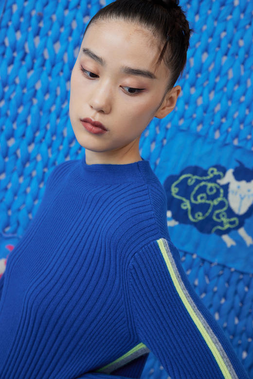 自带领中长款侧开叉羊绒女套衫 SJF93W111N 商品图5