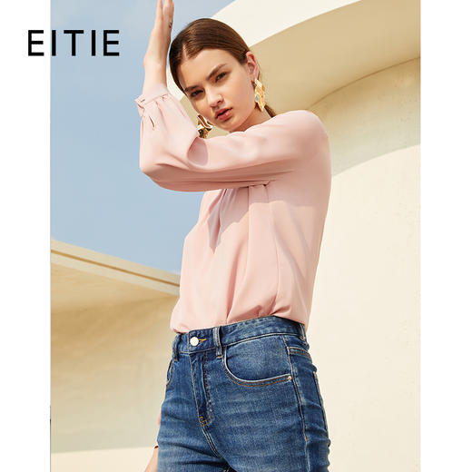 EITIE爱特爱秋季新款洋气压褶通勤小立领复古泡泡袖T恤上衣女 商品图0