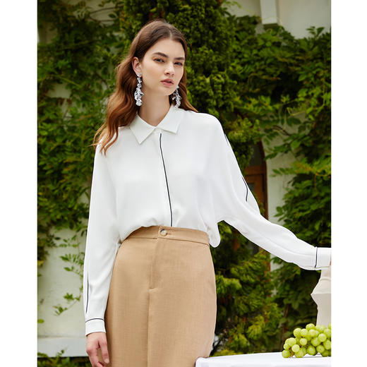 EITIE爱特爱秋季新款气质通勤百搭简约线条直筒白衬衫女上衣C2109814 商品图1