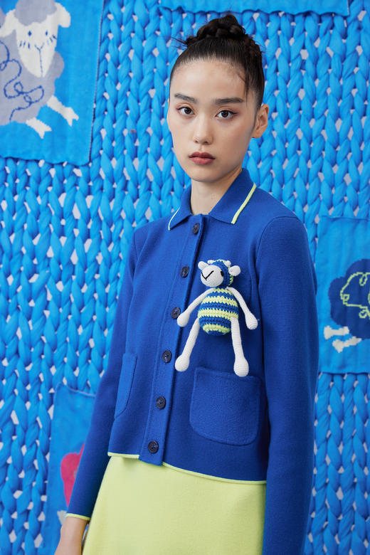 针梭相拼翻领羊绒女开衫 商品图4