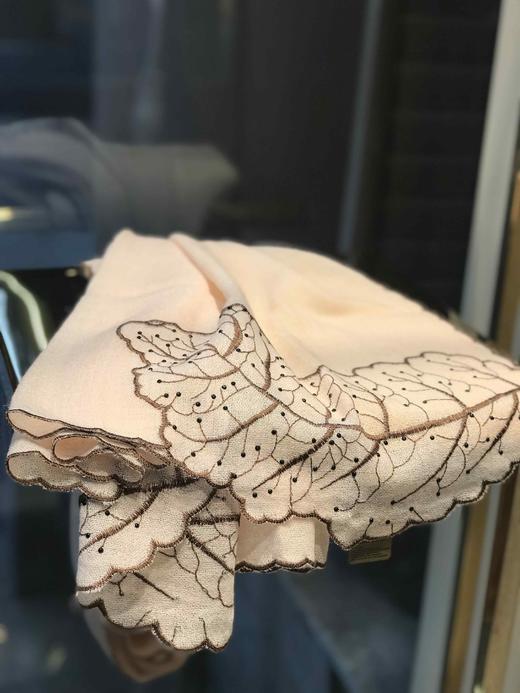 优品堂《芭蕉波浪巾》羊毛绣围巾披肩两用 商品图6