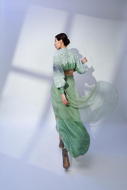 荷言HEYEN 山色空蒙 一片式旗袍领上衣搭配设计感半裙套装时装周系列 商品图3