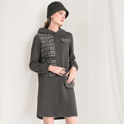 Famecoco范可儿拼接卫衣裙秋冬款宽松连衣裙F218FA008 商品图3