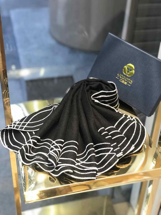 优品堂《芭蕉波浪巾》羊毛绣围巾披肩两用 商品图1