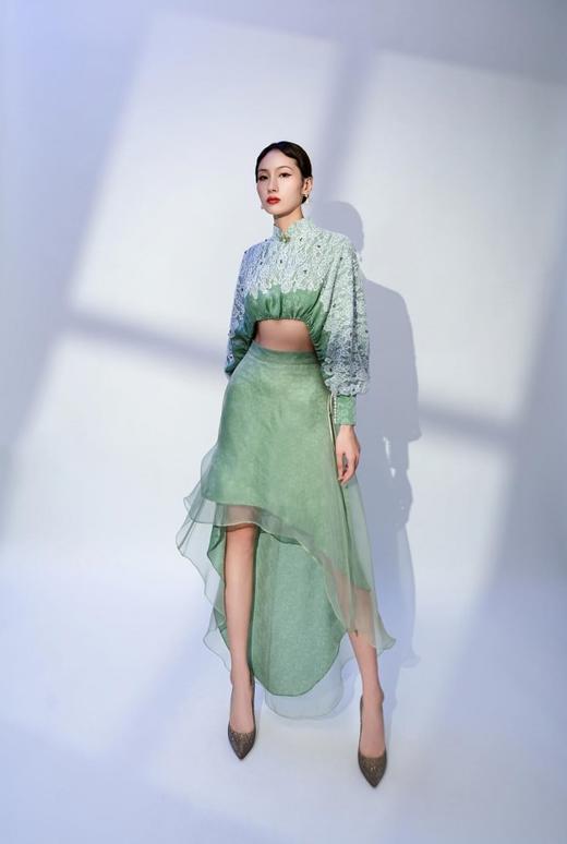 荷言HEYEN 山色空蒙 一片式旗袍领上衣搭配设计感半裙套装时装周系列 商品图1