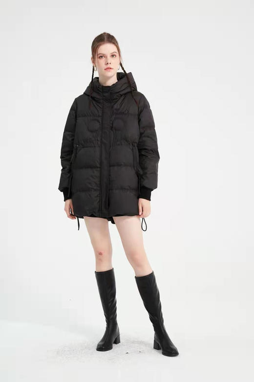 水淼2021冬新品一手长减龄时尚刺绣保暖羽绒服3304