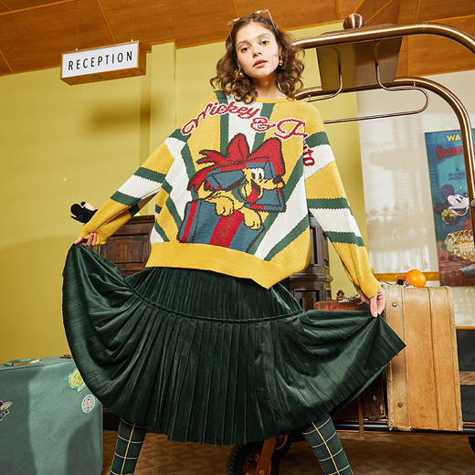 两三事开心自转体秋冬季新款复古丝绒百褶黑色半身裙百搭高腰长款 商品图1