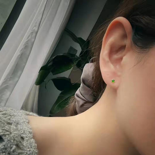 龢盒原创 18k金镶冰绿翡翠豆豆耳钉 商品图3