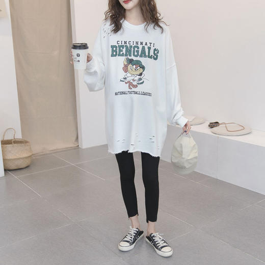 【孕妈专享】春秋款孕妇装时尚破洞卡通印花卫衣宽松大码孕妇上衣洋气减龄卫衣 商品图3