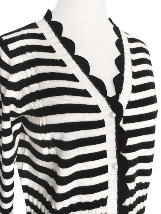 TYNVIE 波浪纹饰边羊绒混纺开衫-黑白条纹 商品图3