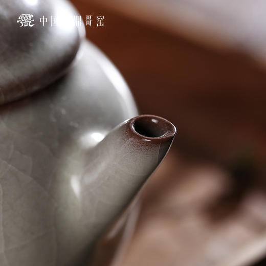 问鼎哥窑致巧款蓬留壶 商品图2