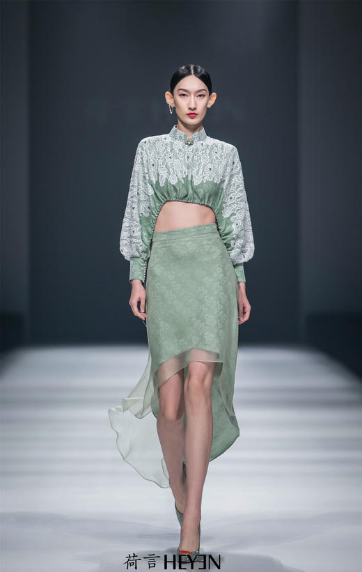 荷言HEYEN 山色空蒙 一片式旗袍领上衣搭配设计感半裙套装时装周系列 商品图0