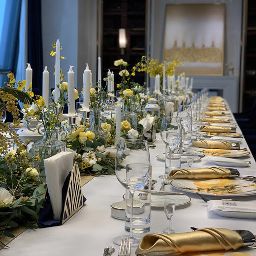 《黄莺》黄色系西餐桌花设计 商品图3
