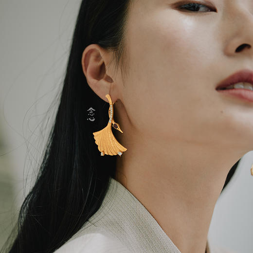 银鎏金仙鹤石榴石耳环 商品图1