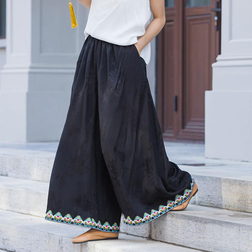 2021柔软舒适提花脚口绣花宽松阔腿裤休闲裤U210433 商品图0