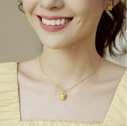 周大福虎年生肖系列超人虎足金黄金吊坠 商品图2